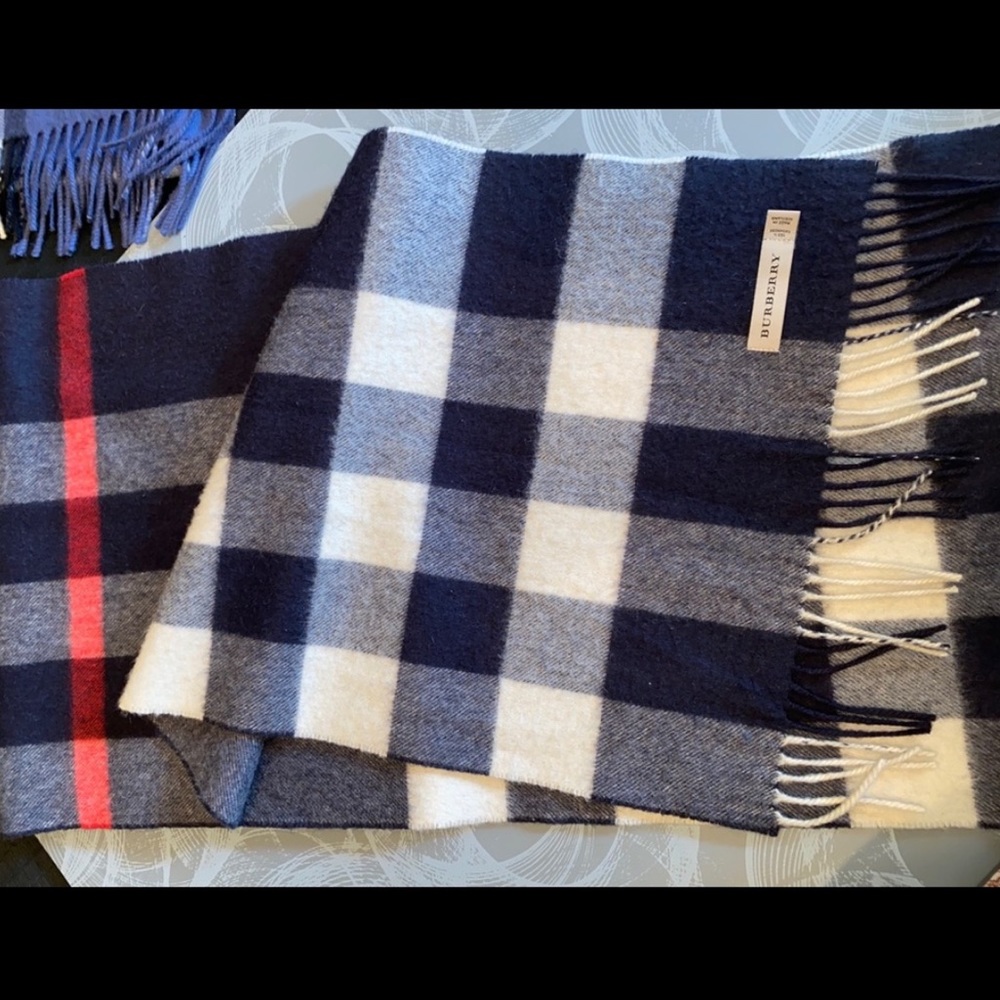 BURBERRY SCARVES 🧣 - Picture 2 of 16
